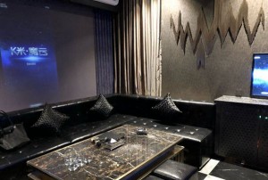 上海墨镜阿姨招聘网站官网：时尚行业求职新平台