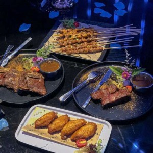 热门文案厨师招聘（寻找创意烹饪大师：加入我们，点燃美食创意！）