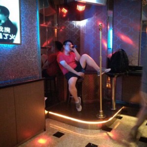 上海黄浦区瑞金二路街道附近ktv招聘现场DJ,一个月工资多少