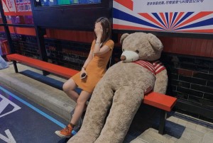 上海虹口区四川北路街道附近酒吧招聘商务接待,是当天上班当天发薪吗？