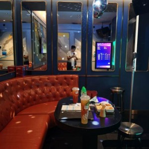 上海嘉定区菊园新区附近ktv招聘酒水促销员,过年放假吗？