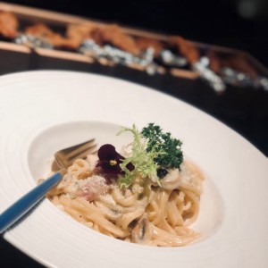 鞋店招聘文案（诚邀加入：鞋类时尚店铺诚聘英才）