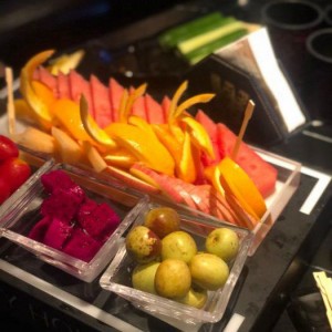 上海什么地方有ktv招聘酒水销售员,过年放假吗？