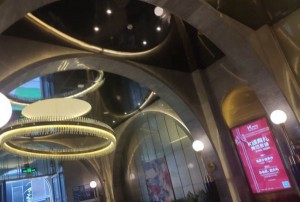 上海静安区共和新路街道附近酒吧招聘包厢服务员,(不收入职费,直接入职的)