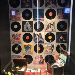 上海中低档夜总会招聘包厢气氛组,薪资待遇包括基本工资外还有其他福利吗？