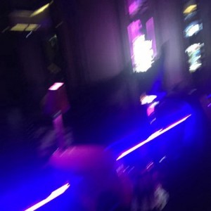 上海小费多的夜场ktv招聘包厢气氛组,25岁以上可以做夜场招聘_