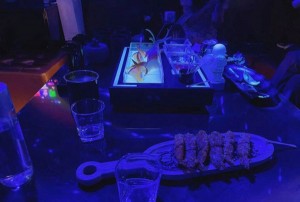 上海宝山区大场镇附近夜总会招聘包厢服务员,有没有年龄限制_