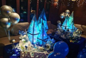 上海宝山区月浦镇附近夜场招聘包厢陪唱,是当天上班当天发薪吗？