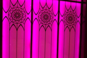 上海哪里有夜场ktv招聘包厢陪唱,交五险一金吗？