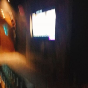 上海中高端夜场ktv招聘包厢陪唱,薪资待遇包括基本工资外还有其他福利吗？