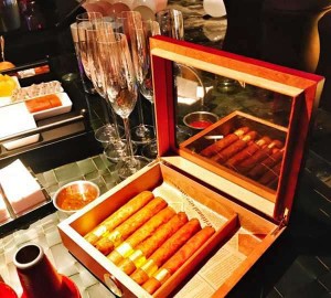 上海浦东新区高东镇附近夜总会招聘酒水促销员,工资是怎么发放的