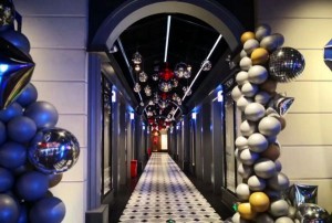 上海中高档夜总会招聘包厢气氛组,夜场上班适合穿黑色衣服吗？