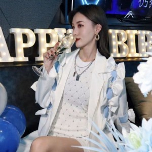 上海高档夜总会招聘商务礼仪,需要统一穿工装吗_