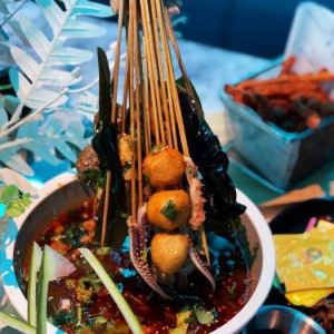 上海浦东新区浦兴路街道附近夜总会招聘现场DJ,交五险一金吗？