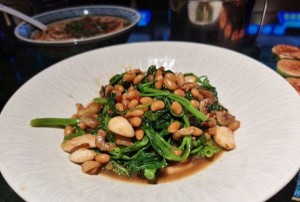 上海小费多的夜总会招聘酒水促销员,是否需要轮班或者加班？